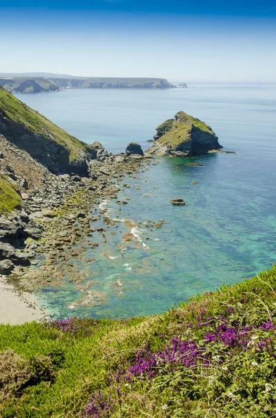 Bassets koyu, Cornwall, İngiltere'de güzel bir güneşli gün