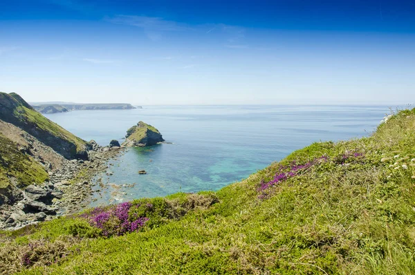 Bassets koyu, Cornwall, İngiltere'de güzel bir güneşli gün