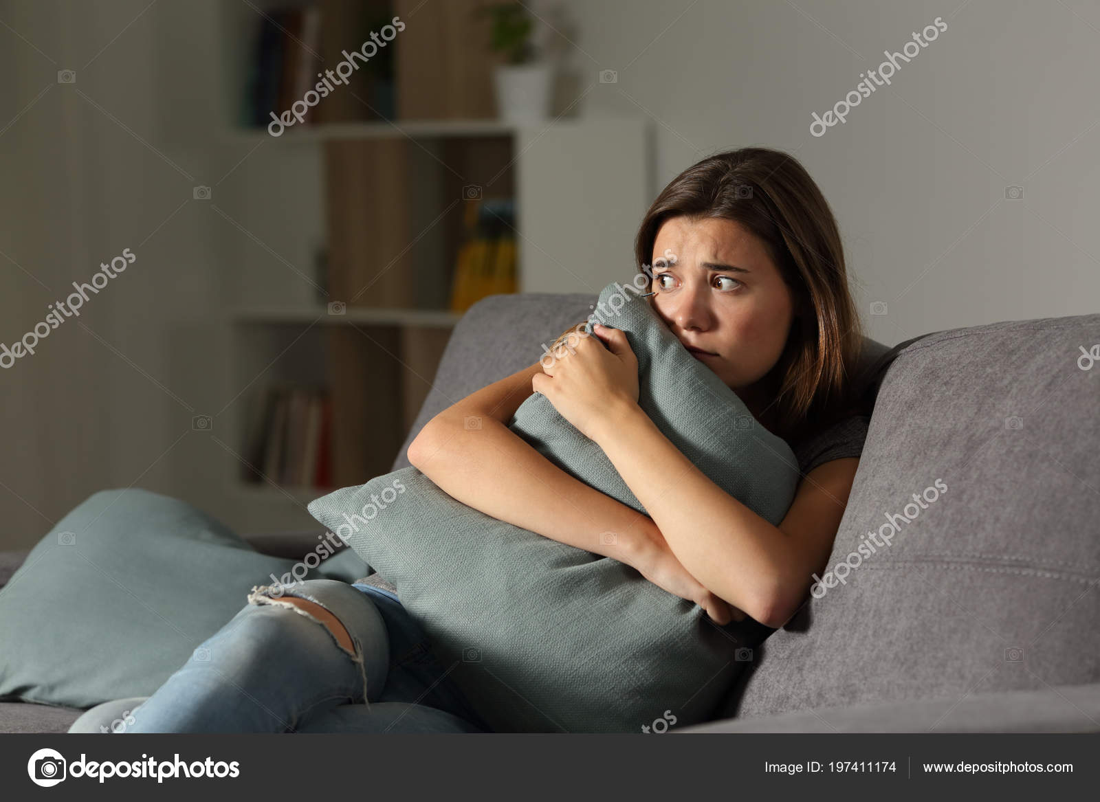 Озабоченный мужчина. Озабочены состоянием. Озабоченная девочка подросток. Озабочены состоянием. Глухонемой пациент.