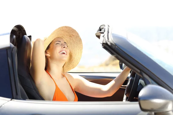 Vrolijke Toeristische Genieten Van Een Roadtrip Een Convertibla Auto Zomervakanties — Stockfoto