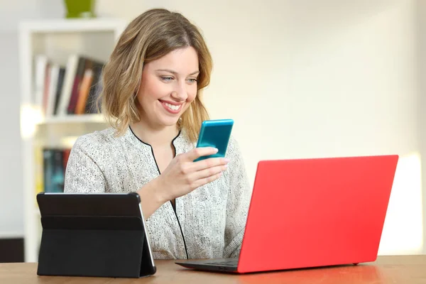 Happy Lady Using Multiple Colorful Devices Table Home — Stock Photo, Image