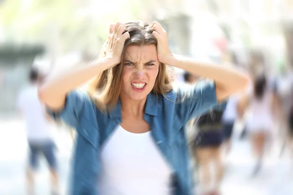 Furious Woman Middle City Street — Stock Photo, Image