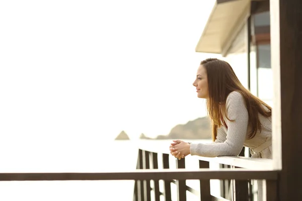 Side View Portrait Pensive Hotel Guest Contemplating Ocean Balcony Beach — Stock Photo, Image