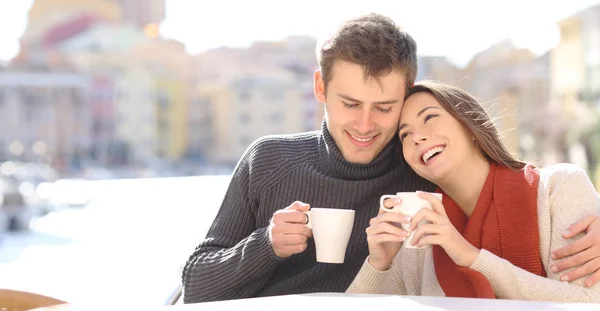 Couple Amoureux Flirter Dans Café Dans Une Rue Ville Côtière — Photo