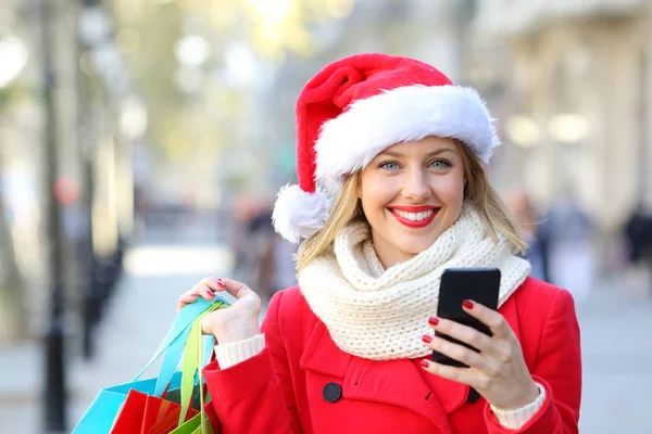 거리에 크리스마스 휴일에 카메라 온라인 쇼핑의 초상화 — 스톡 사진