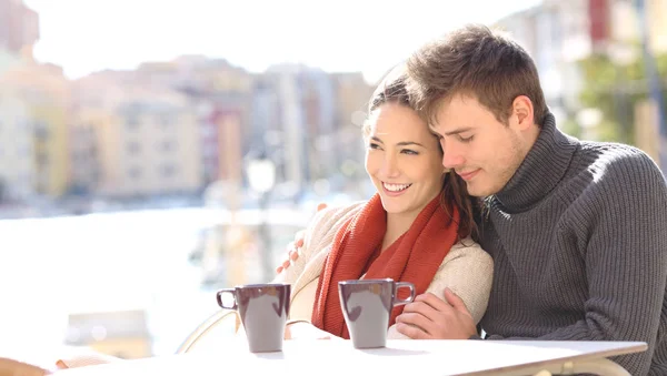 Pareja Romántica Relajándose Una Cafetería Una Ciudad Costera — Foto de Stock