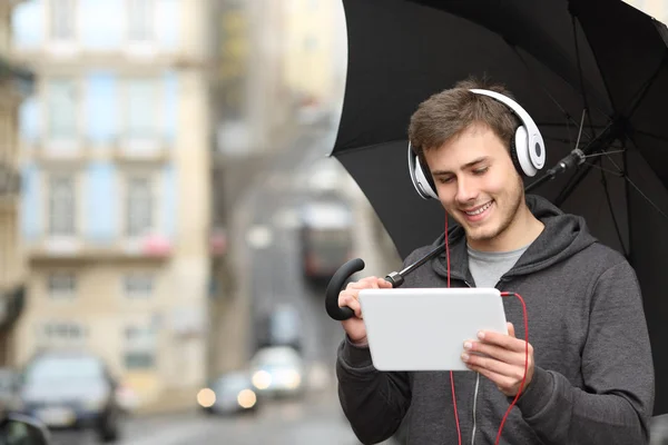 Happy Teen Watching Online Media Tablet Rainy Day Walking Street — Stock Photo, Image