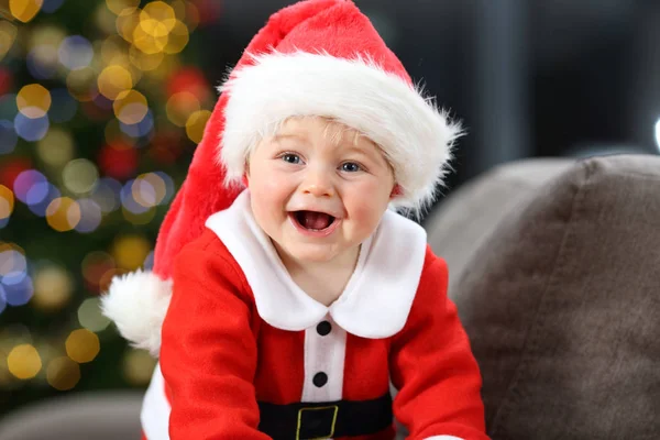 Alegre Bebé Vistiendo Disfraz Santa Claus Rojo Sofá Casa Navidad —  Fotos de Stock