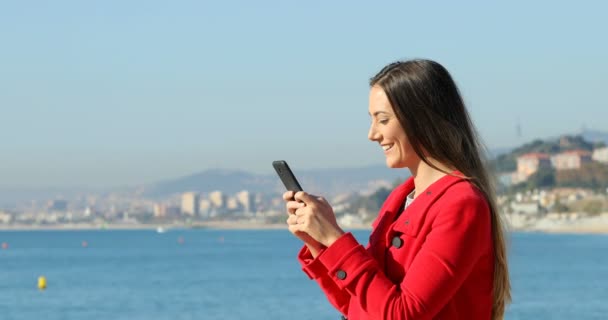 Side View Portrait Happy Woman Texting Phone Beach Winter — Stock Video