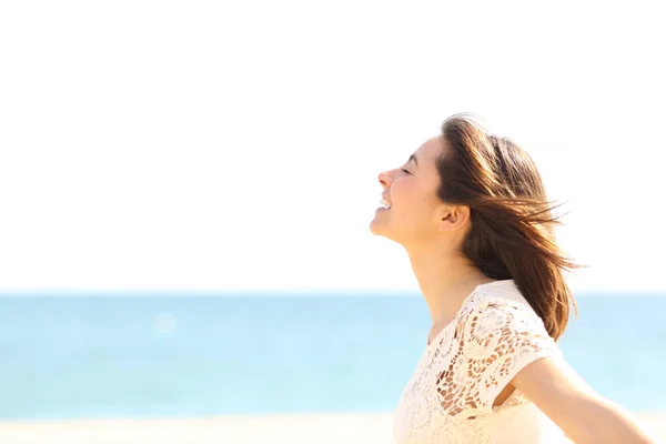 Retrato Una Dama Sonriente Respirando Aire Fresco Profundo Disfrutando Del — Foto de Stock