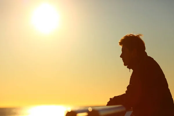 Side View Portrait Man Silhouette Contemplating Sunset Beach — Stock Photo, Image
