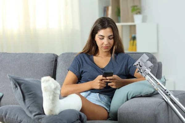 Disabled Serious Woman Texting Smart Phone Sitting Couch Living Room — Stock Photo, Image