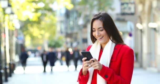 Happy Woman Wearing Red Jacket Texting Smart Phone Winter Street — Stock Video