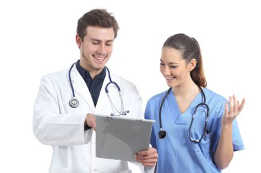 Mutlu hemşire ve doktor danışmanlık tıbbi geçmişi beyaz arka planda izole