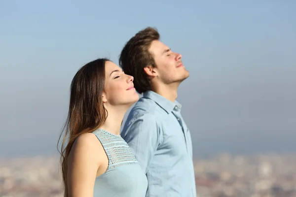 Side View Relaxed Couple Breathing Fresh Air Urban Background — Stock Photo, Image