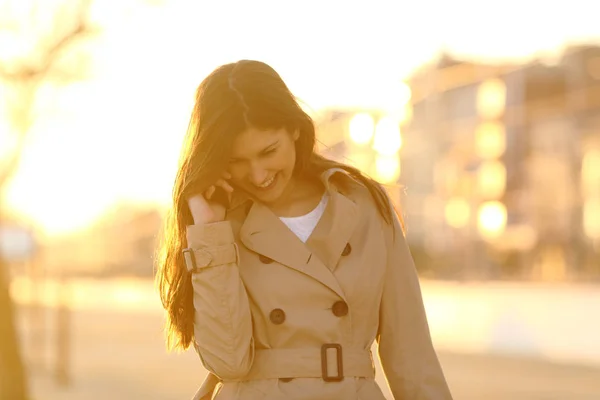 Front View Portrait Candid Woman Talking Phone Sunset Street — Stock Photo, Image