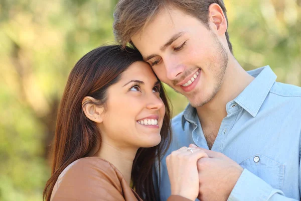 Happy Couple Love Looking Each Other Holding Hands Standing Park — Stock Photo, Image