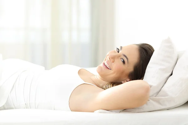 Lady Lying Comfortable Mattress Looks You Morning Hotel Room Home — Stock Photo, Image