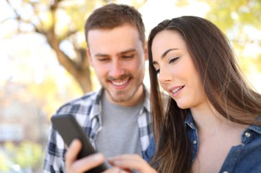 Çevrimiçi içerik denetimi akıllı kullanarak çift telefon