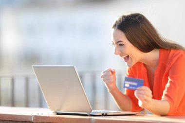 Heyecan alıcı Laptop Online teklifler bulma