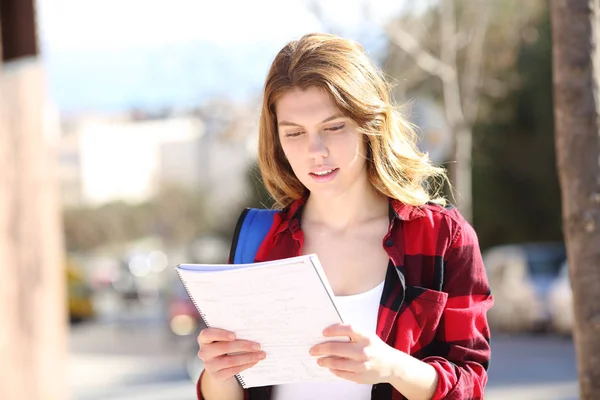 Student studying walking in the street — Stock Photo, Image