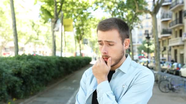 Portrait Frustrated Man Complaining Street — Stock Video