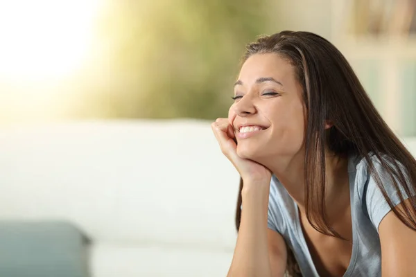 Happy girl meditating at home with closed eyes — Stock Photo, Image