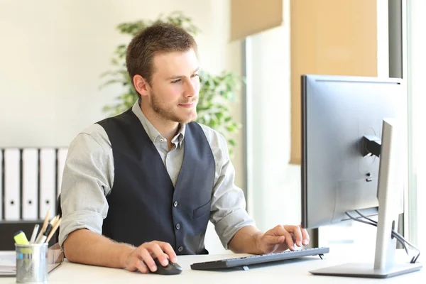 Serious executive browsing computer content at office — Stock Photo, Image