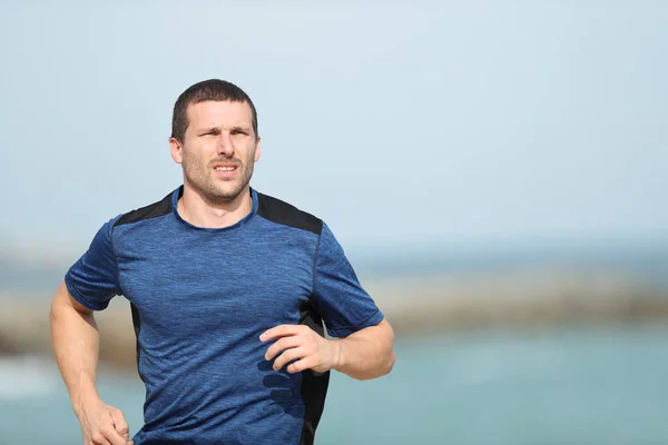 Runner running training in spiaggia — Foto Stock