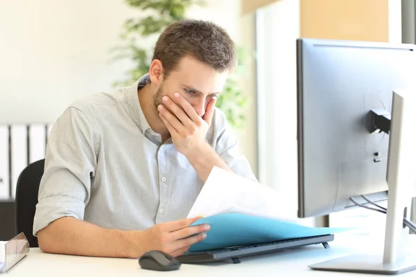 Worried businessman discovering mistake on document — Stock Photo, Image