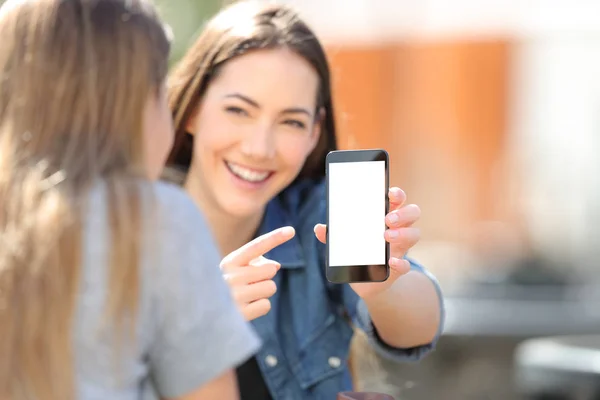 Girl shows blak phone screen to her friend — Stock Photo, Image