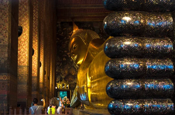 Wat Pho Bangkok 照片Of Enourourmous Golden Reclined Buddha Statue Bangkok — 图库照片