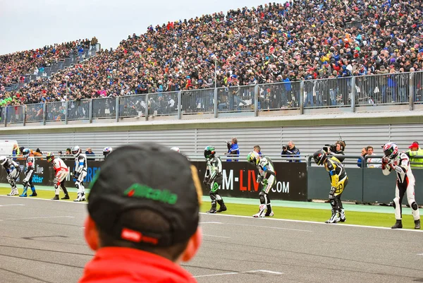 马尼库尔 2013年4月20日 勒芒车手开始在或24H 耐力摩托车比赛 — 图库照片