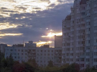 Şehirde günbatımı