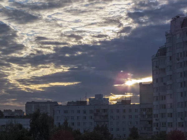 Захід сонця в місті — стокове фото