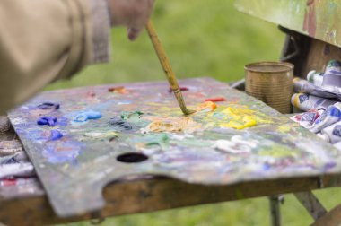 Doğada yağlı boyalarla çizim yapmak. Harika hobi.