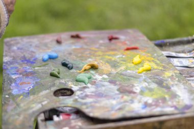 Doğada yağlı boyalarla çizim yapmak. Harika hobi.