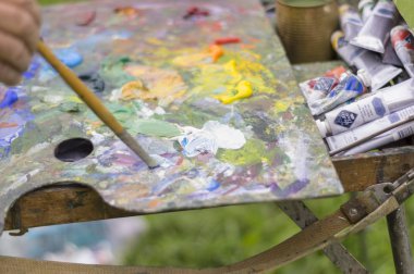 Doğada yağlı boyalarla çizim yapmak. Harika hobi.