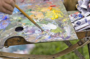 Doğada yağlı boyalarla çizim yapmak. Harika hobi.