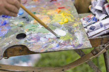 Doğada yağlı boyalarla çizim yapmak. Harika hobi.