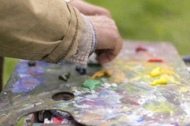 Doğada yağlı boyalarla çizim yapmak. Harika hobi.