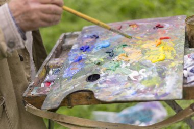 Doğada yağlı boyalarla çizim yapmak. Harika hobi.