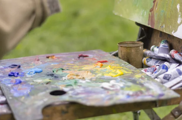 Doğada yağlı boyalarla çizim yapmak. Harika hobi.