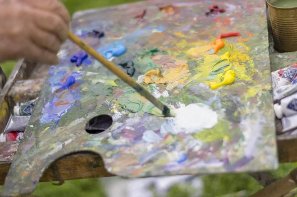 Doğada yağlı boyalarla çizim yapmak. Harika hobi.