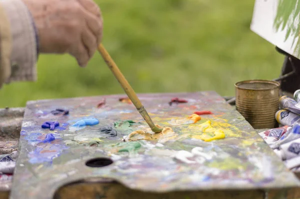 Doğada yağlı boyalarla çizim yapmak. Harika hobi.