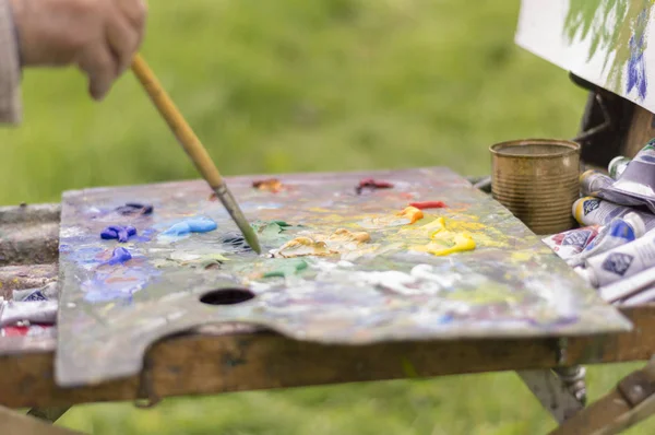 Doğada yağlı boyalarla çizim yapmak. Harika hobi.