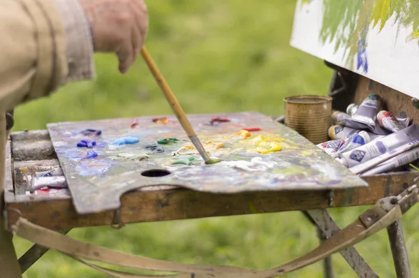 Doğada yağlı boyalarla çizim yapmak. Harika hobi.