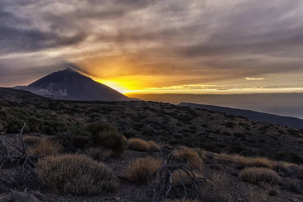 日落在 Teide 的顶端 — 图库照片