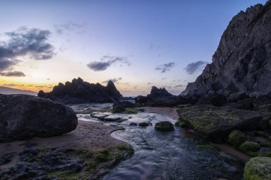 Sahilde gün batımı