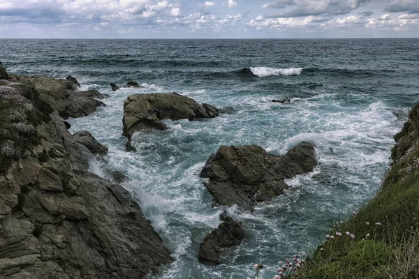 Onde Nella Costa — Foto Stock